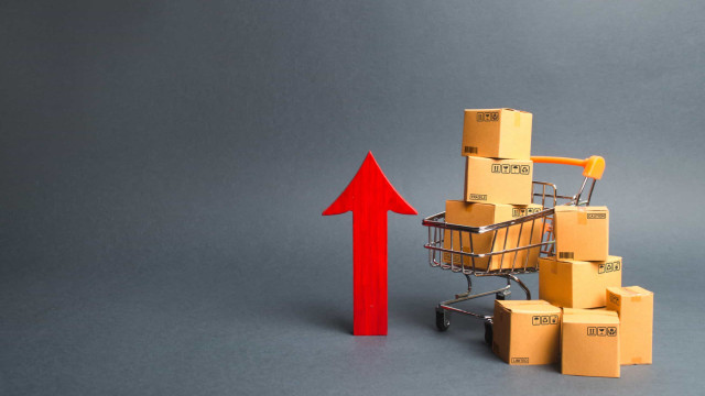 Inflação acelera a 0,56% em outubro, acima das projeções