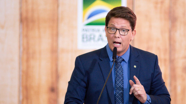 Mario Frias é internado em Brasília para exames após suspeita de trombose