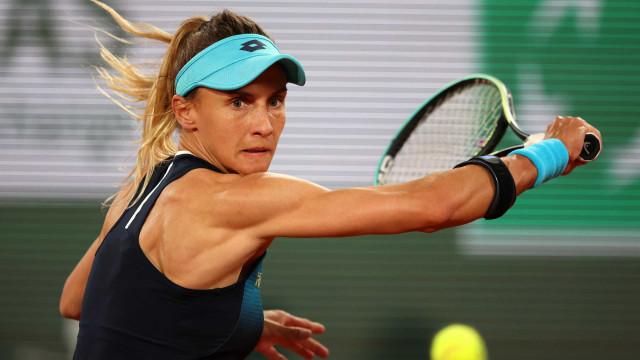 Swiatek arrasa ‘reserva’, mas cai no Finals no saldo de sets após Krejcikova superar Gauff