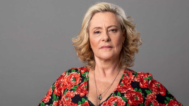 Elizabeth Savala faz 70 anos e negocia volta à TV