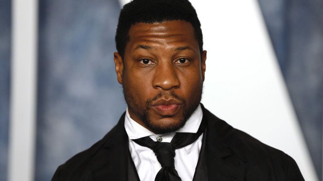 Ex-namorada retira acusações de agressão e difamação contra Jonathan Majors