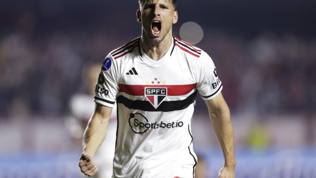 Zubeldía minimiza jejum de gols de Calleri no São Paulo: ‘Trabalha para a equipe’