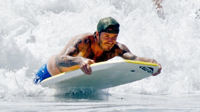 Famosos pegando onda: flagrantes divertidos