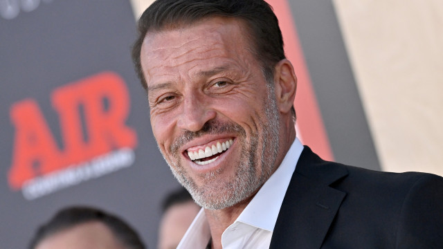 Famosos que fazem aniversário de quatro em quatro anos