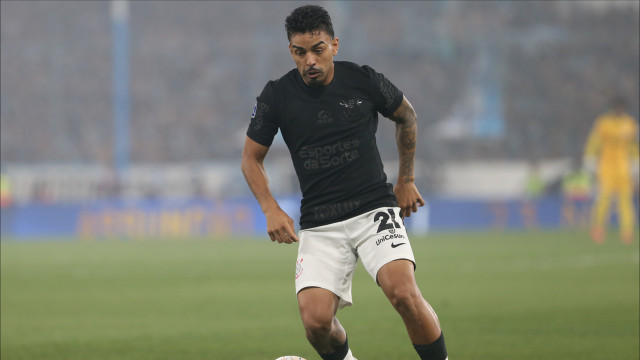 Bidu revela Corinthians ousado em difícil visita ao Vitória: ‘Brigar por coisas maiores’