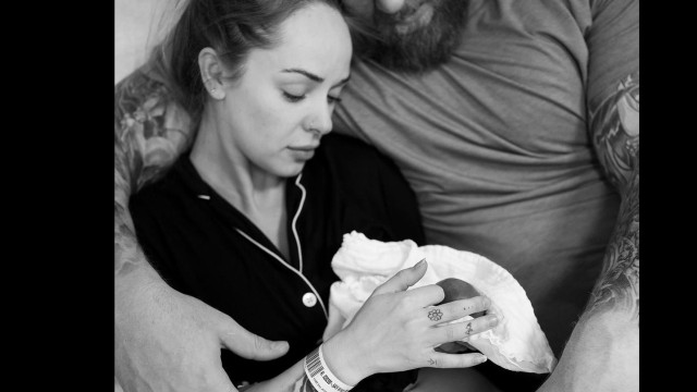 Ator de ‘Game of Thrones’ revela fotos da filha que morreu e impressiona