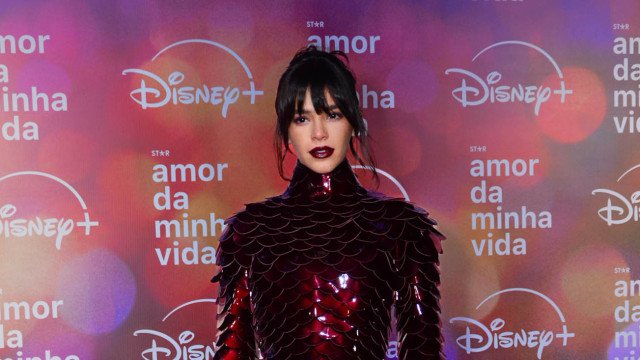 Bruna Marquezine usa look de R$ 70 mil no lançamento de série e divide opiniões