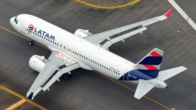 Aviões da Latam se chocam enquanto taxiavam no aeroporto de Congonhas