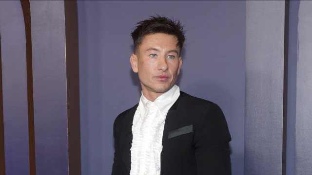 Ator Barry Keoghan exibe cicatriz após quase ficar sem braço