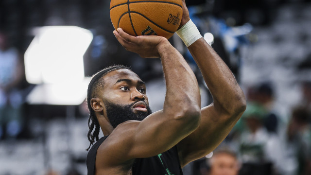 Pritchard marca 27 pontos, Celtics superam Pistons e alcançam a 20ª vitória na NBA