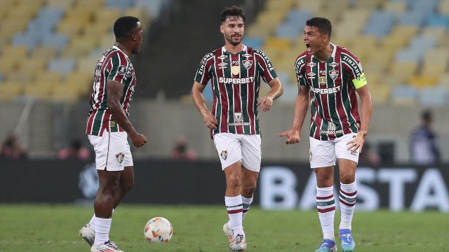 Fluminense enfrenta duelo direto com Athletico-PR para respirar na luta contra o rebaixamento