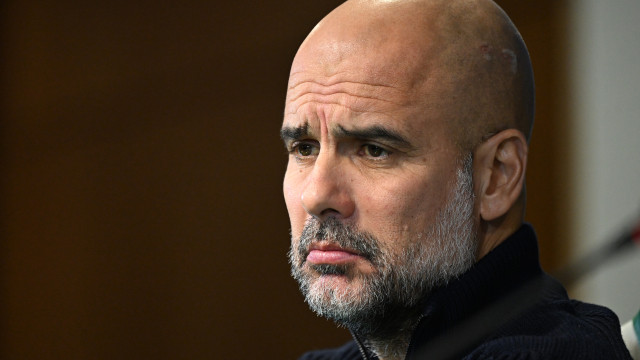 Guardiola discute com torcedores na rua em meio a crise no Manchester City