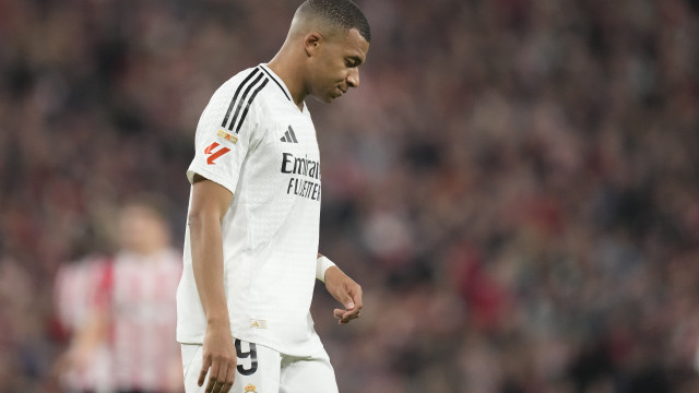 Ancelotti diz que Mbappé "está triste e desiludido" após perder pênalti