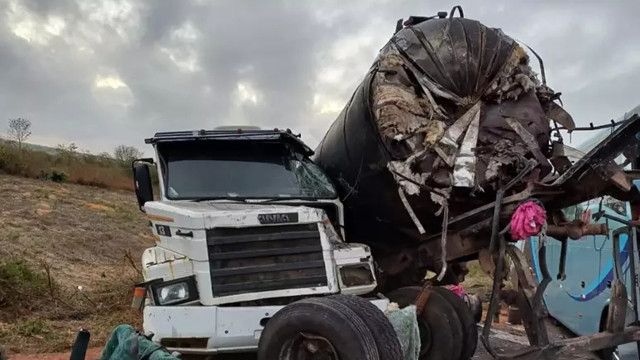 Acidente deixa cinco mortos e 21 feridos no interior da Bahia