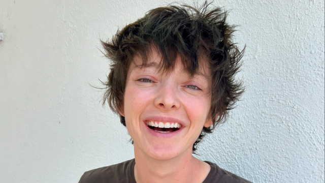 Estrela de ‘Oppenheimer’ assume ser transexual e pessoa não binária