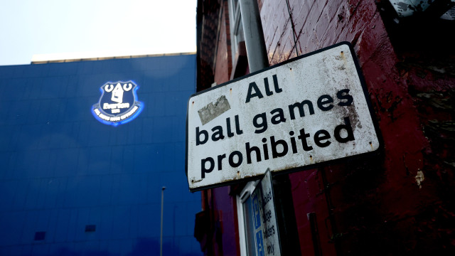 Partida entre Liverpool, líder do Campeonato Inglês, e Everton é adiada devido ao mau tempo