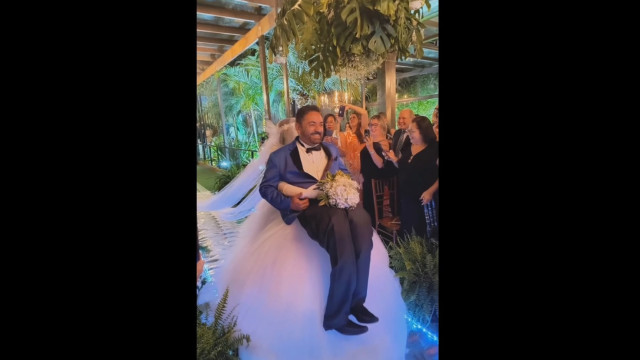 Homem se casa com ele mesmo em festa de 60 anos em Poços de Caldas