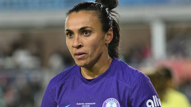 Diretora de futebol do Corinthians revela interesse em Marta: ‘Estamos tendo conversas’