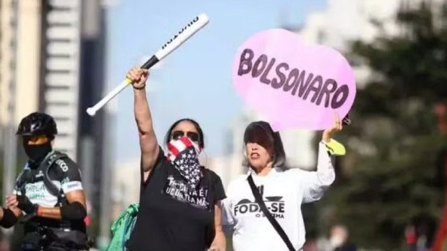 Mulher presa em frente à casa de Lula é filha de militar e recebe pensão