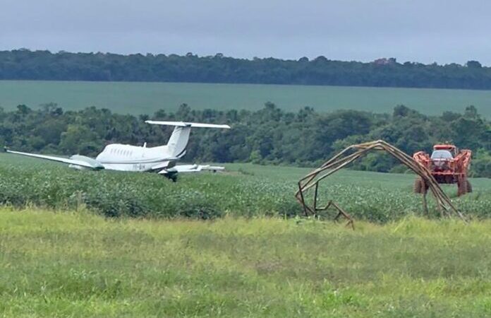 Avião King Air 350 sai da pista em Ribeirão Cascalheira; ninguém se feriu