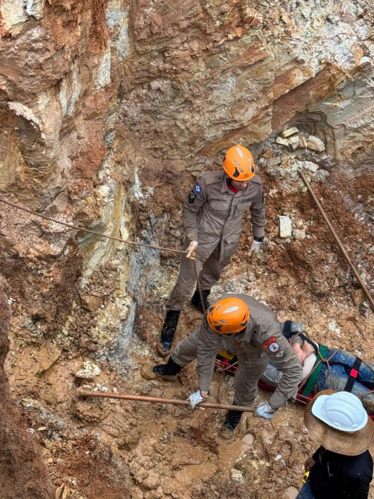 Homem é socorrido após cair em vala de 4 metros em Pontes e Lacerda