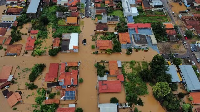 Tempestade deixa 224 desalojados e 7 desabrigados em Rio Branco; cidade está em calamidade