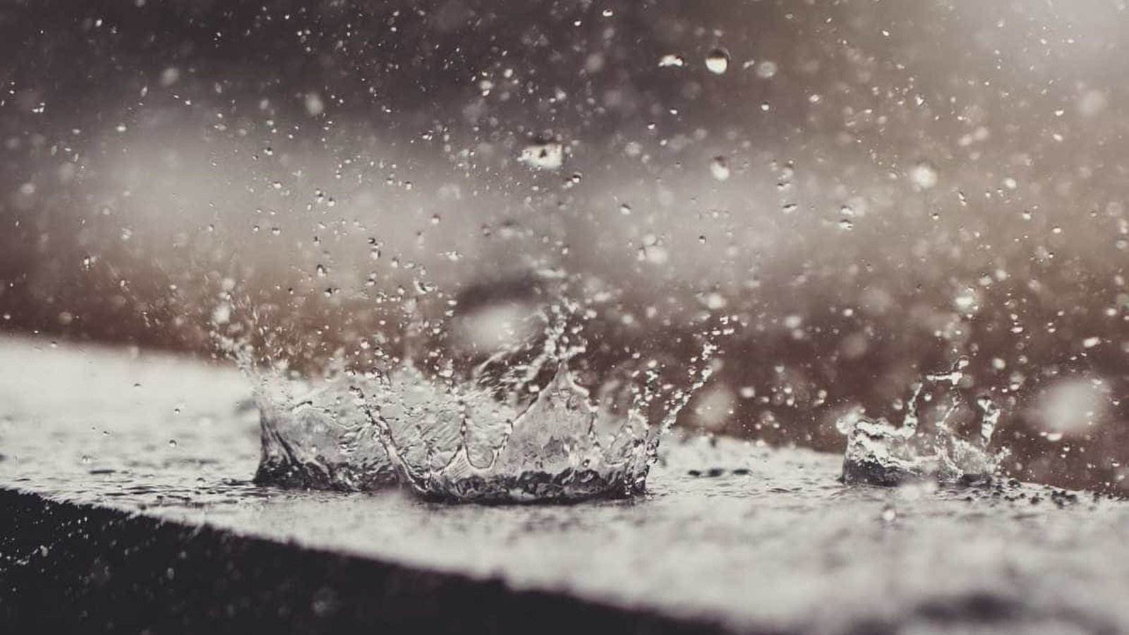 Chuva tira cerca de 190 pessoas de casa e gera temor de novos deslizamentos em MG