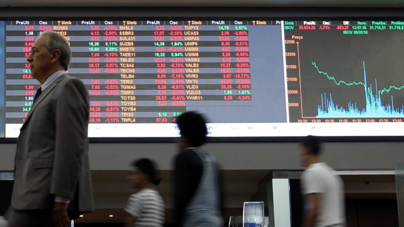 Ibovespa inicia semana em alta de 0,13%, aos 119 mil pontos
