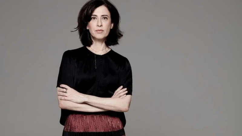 Fernanda Torres fala de Vani e Fátima e vive ‘sonho’ com desfile em Paris