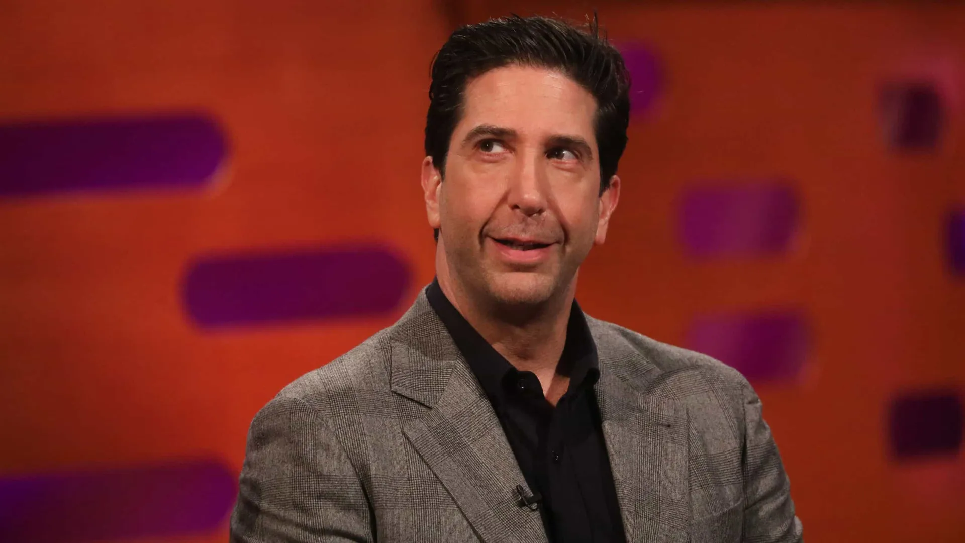 David Schwimmer vive romance com estudante 29 anos mais nova