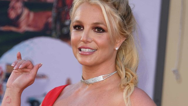 Britney Spears revela que foi retirada da sua casa por causa de incêndios