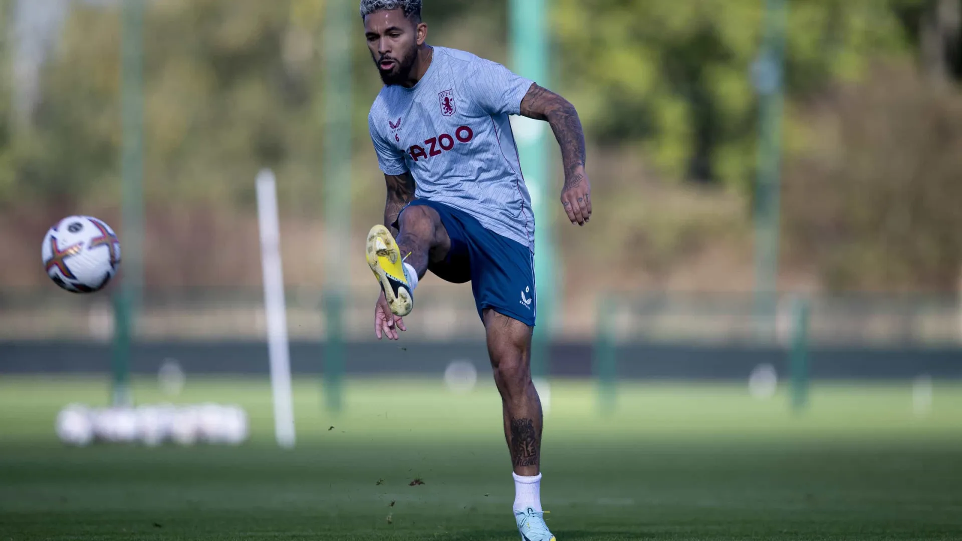 Douglas Luiz, da Juventus, está na mira do Manchester City, afirma site
