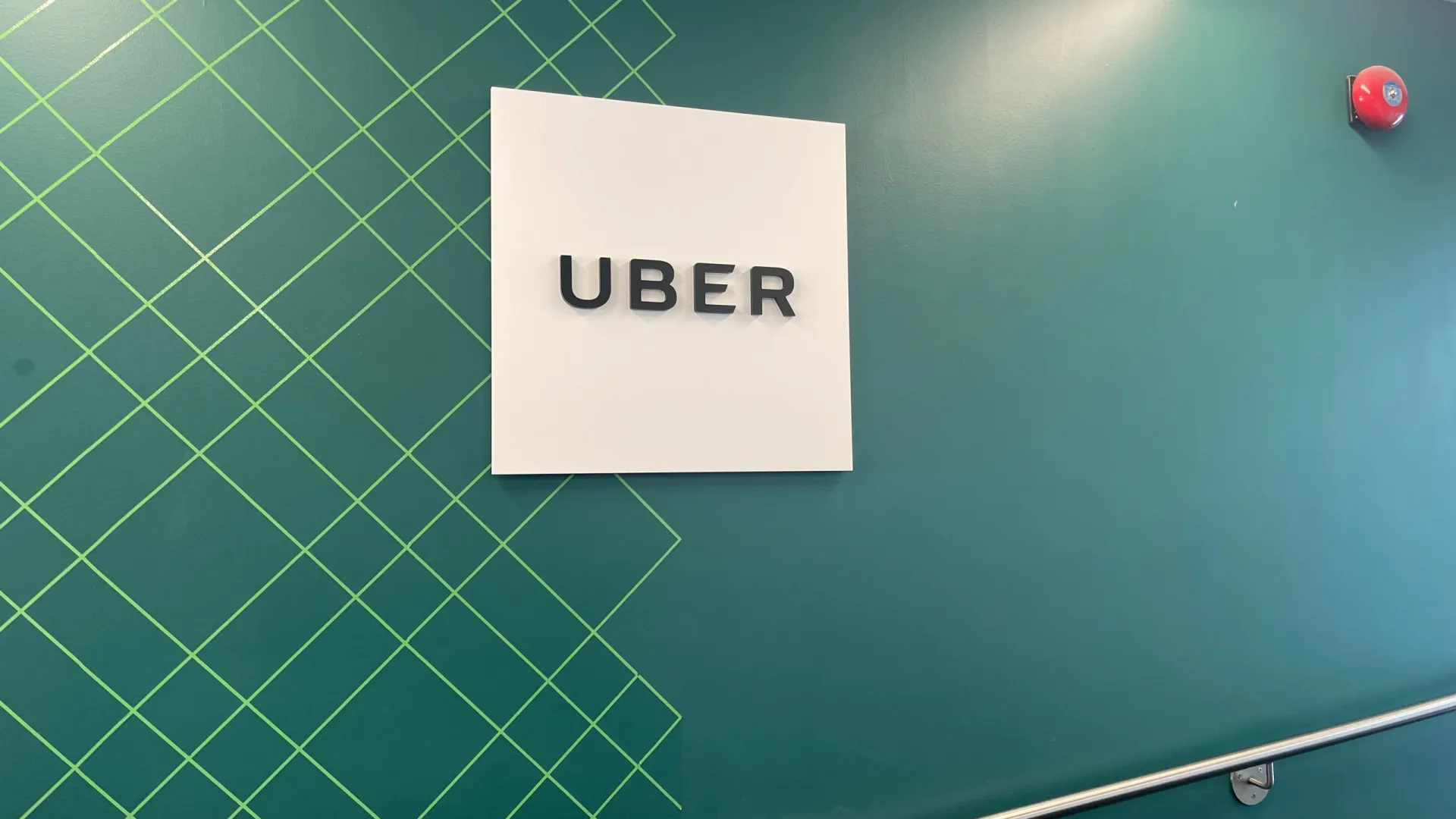 Uber anuncia retorno do serviço de moto na cidade de SP após decisão judicial