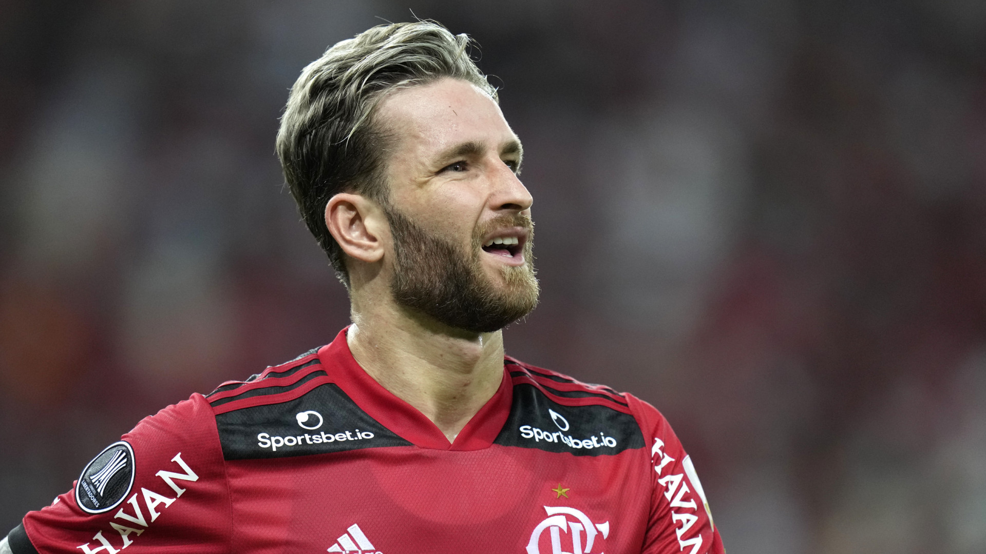 Flamengo libera Léo Pereira da pré-temporada para ‘tratar problema pessoal’