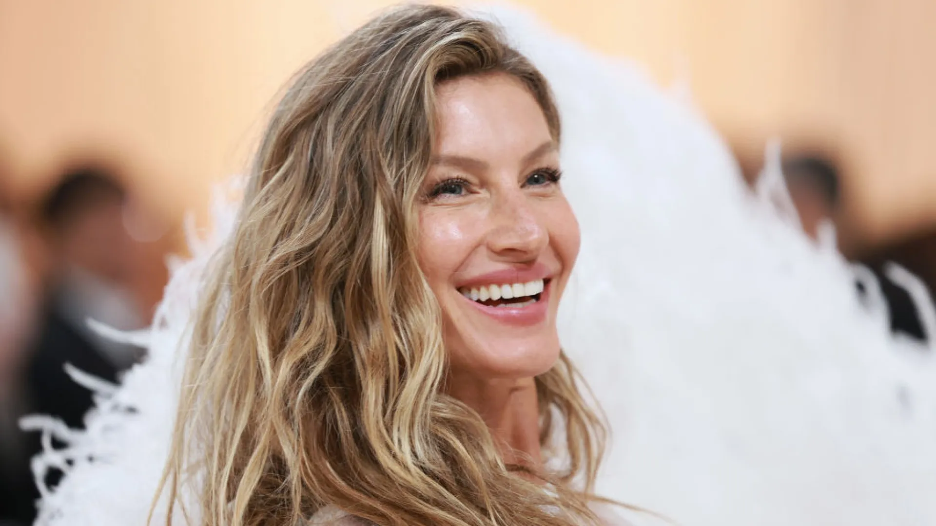 Gisele Bündchen vira melhor amiga de Shakira e quer que cantora batize seu bebê, diz site