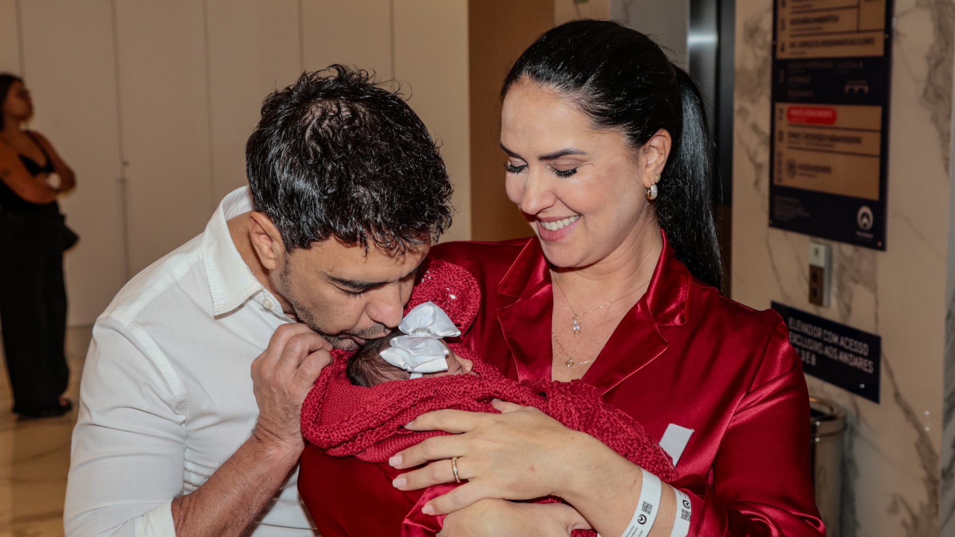 Zezé di Camargo fala da emoção de ser pai aos 62 anos