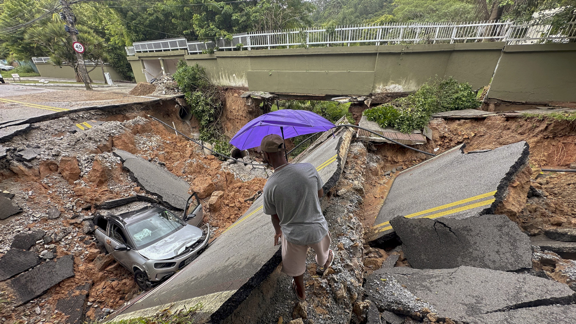 Santa Catarina tem 1.315 pessoas fora de casa após fortes chuvas