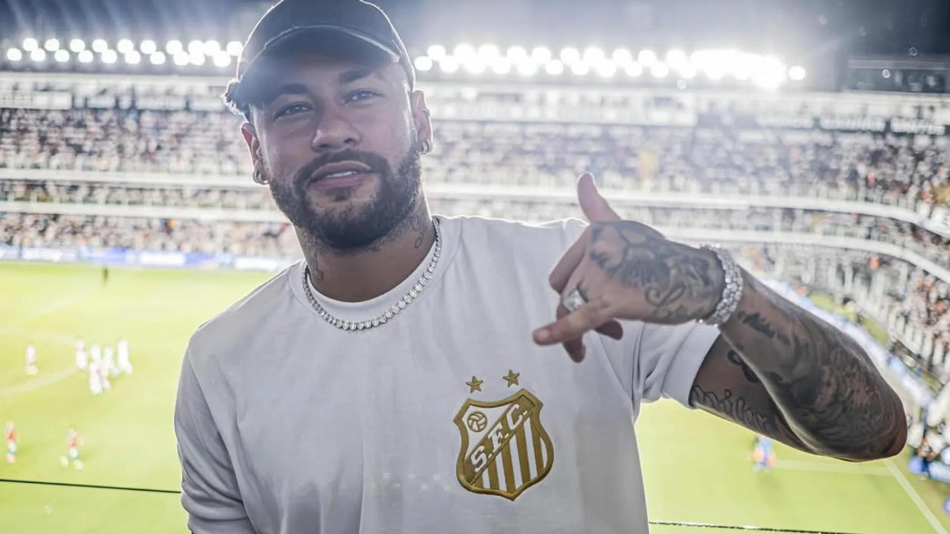 Neymar adia retorno e Santos organiza apresentação dupla para o craque