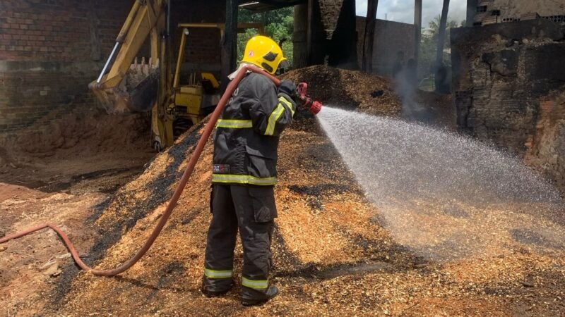 Incêndio em fábrica de tijolos é controlado pelo Corpo de Bombeiros em Guarantã do Norte (Vídeo)