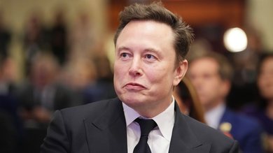 Idosa perde mais de R$ 150 mil em golpe envolvendo suposto relacionamento com Elon Musk