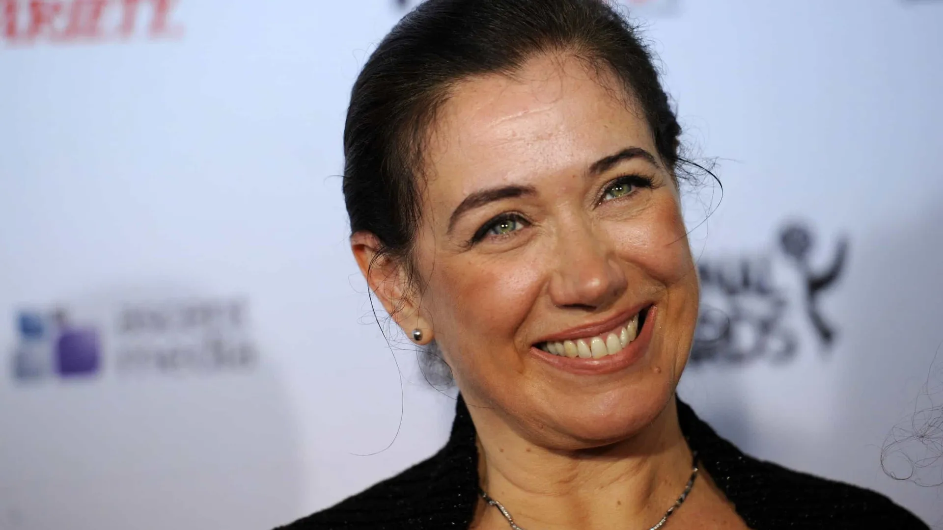 Lilia Cabral combate solidão da pandemia com ajuda de vizinha em filme ‘A Lista’