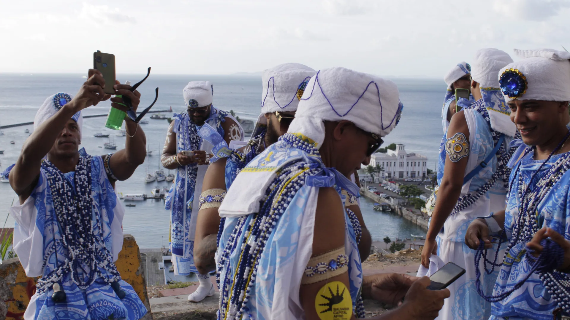 Bloco Afoxé Filhos de Ghandy é investigado por suspeita de transfobia
