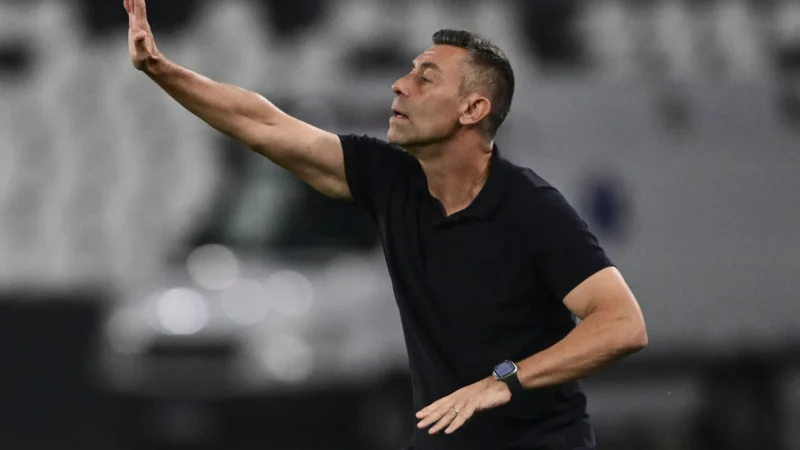 Santos respalda Caixinha e só vai pensar em demissão se time for eliminado