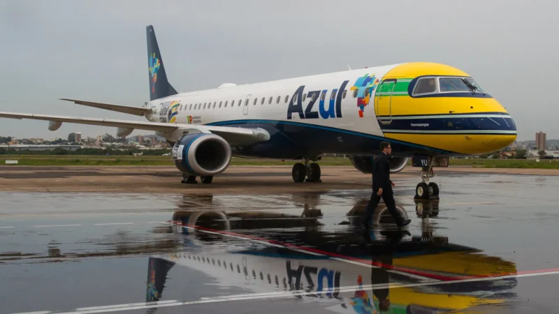 Azul suspende operações em 14 cidades do país; Confira a lista