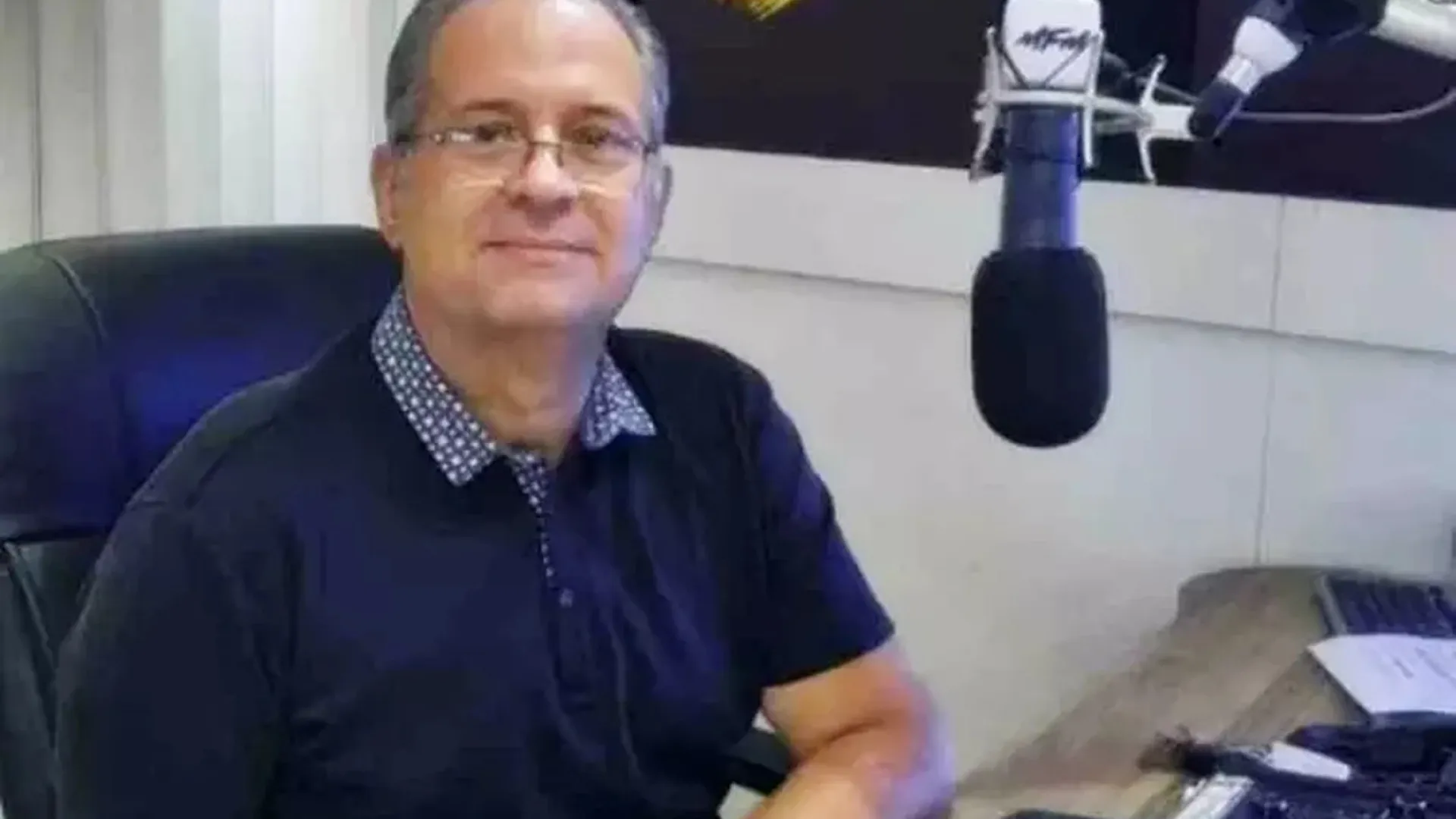 Locutor Henrique Bruckman morre ao vivo durante programa de rádio