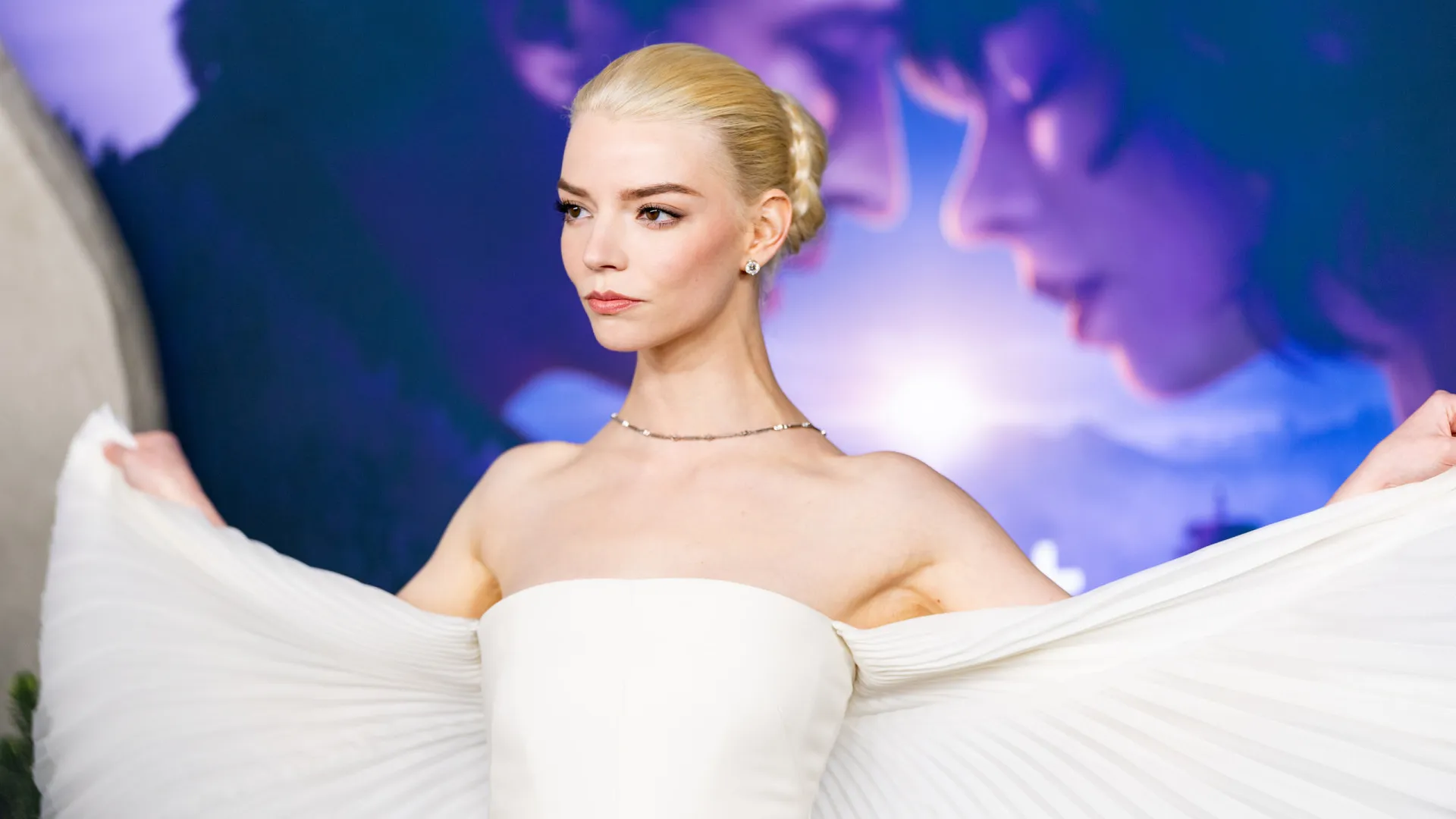 Anya Taylor-Joy diz por que se rendeu aos filmes de ação e lança ‘Entre Montanhas’