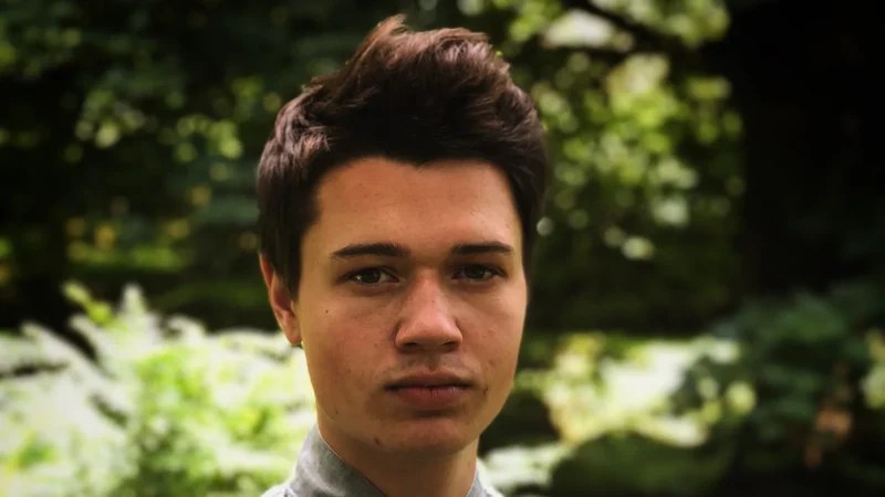 Ator de ‘Sex Education’ condenado a 15 anos por crimes sexuais