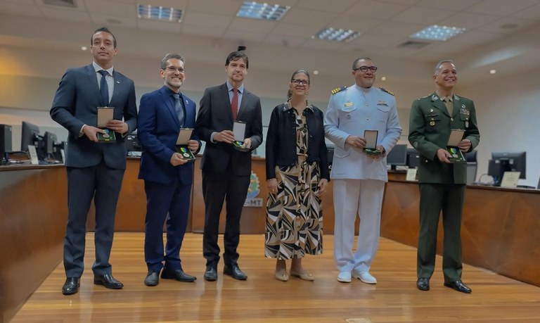 PRF-MT recebe Medalha de Mérito Eleitoral por atuação destacada nas Eleições 2024