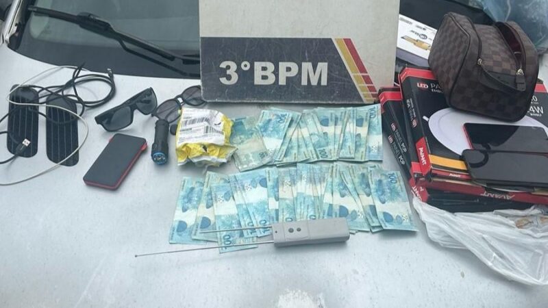 Dois homens são presos pela Polícia Militar por tentar furtar veículo em Cuiabá; Militares foram informados de que os indivíduos utilizavam bloqueador de sinal para cometer crimes