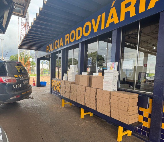 PRF apreende eletrônicos de alto valor em Rondonópolis; Equipamentos sem documentação fiscal eram transportados em veículo de passeio